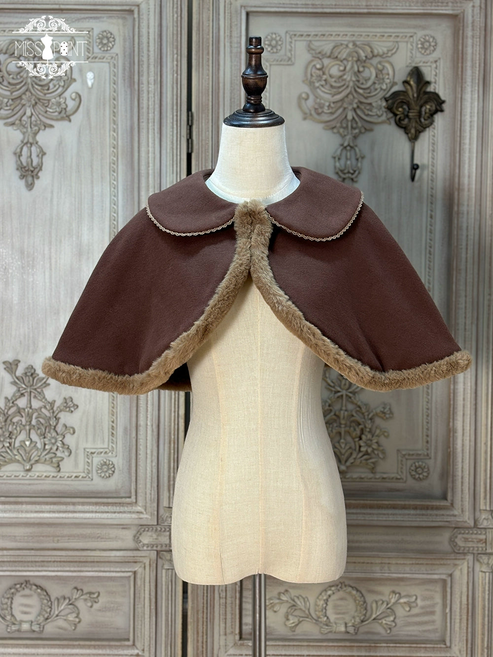 [Pre-orders available until 12/4] Classic Chocolat Stripe Short Cape