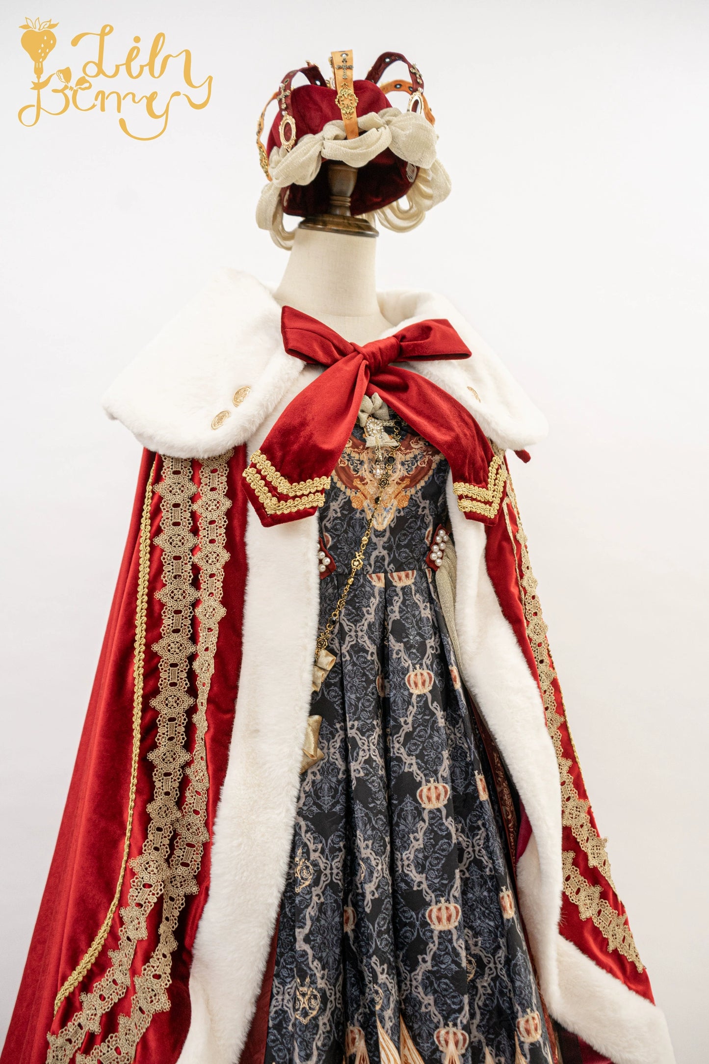 [Pre-orders available until 9/15] Star Crown Crimson Luxury Cloak