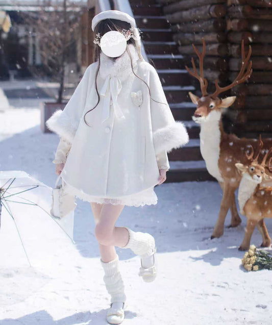 スノーホワイトのファー付きマント