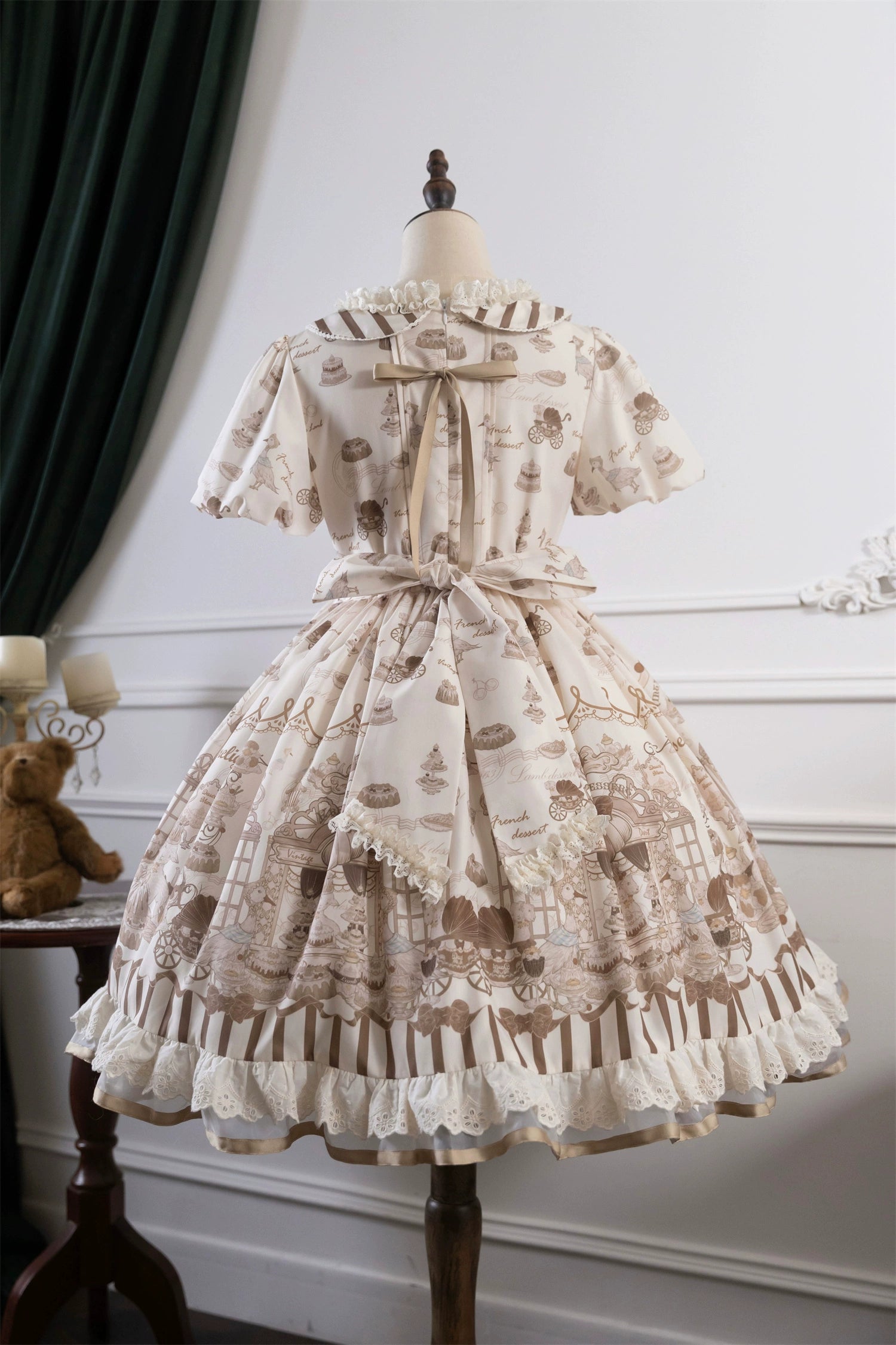 [Pre-orders available until 10/28] Antique Dessert Room Short Sleeve Dress