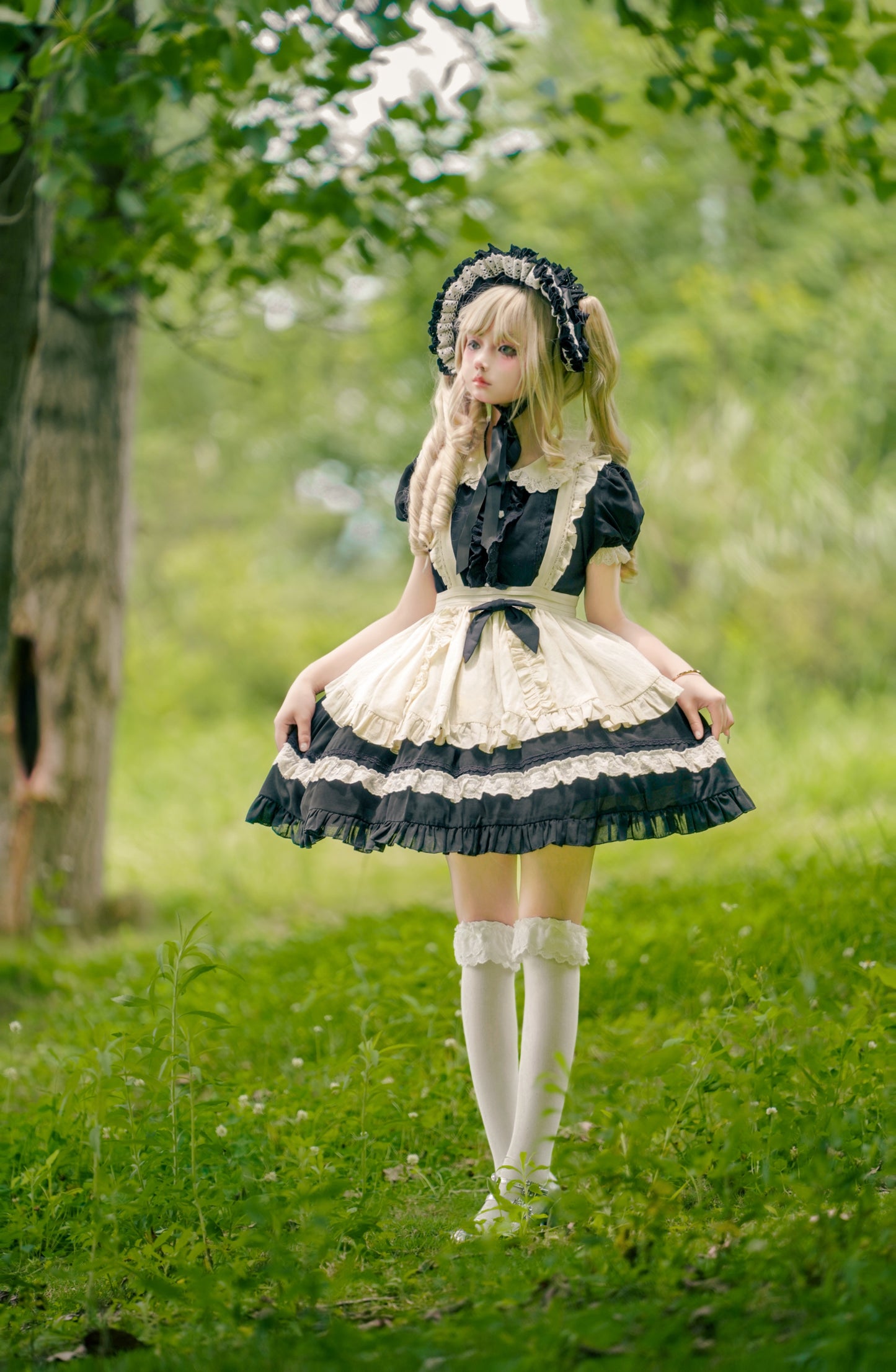 フリル襟の半袖メイドワンピース エプロン付き ショート丈