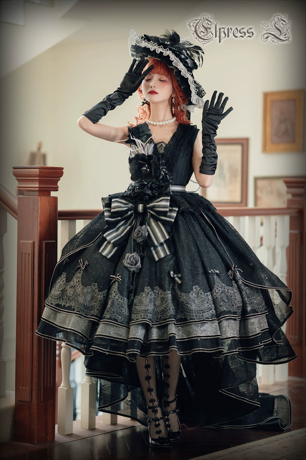 Rose Throne A dress with sparkling ribbons and flowers
