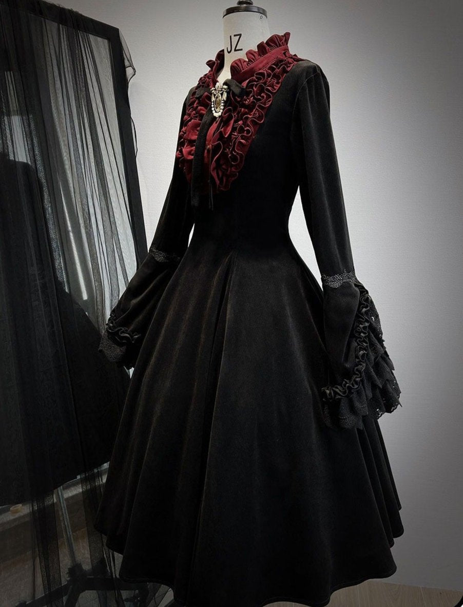 [Pre-orders available until November 12th] Yoiyami Rose Elegant Gothic Frill Dress