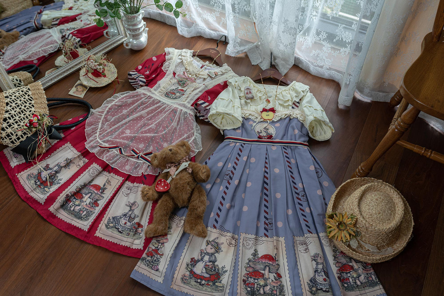 キノコとウサギの切手デザインジャンパースカート