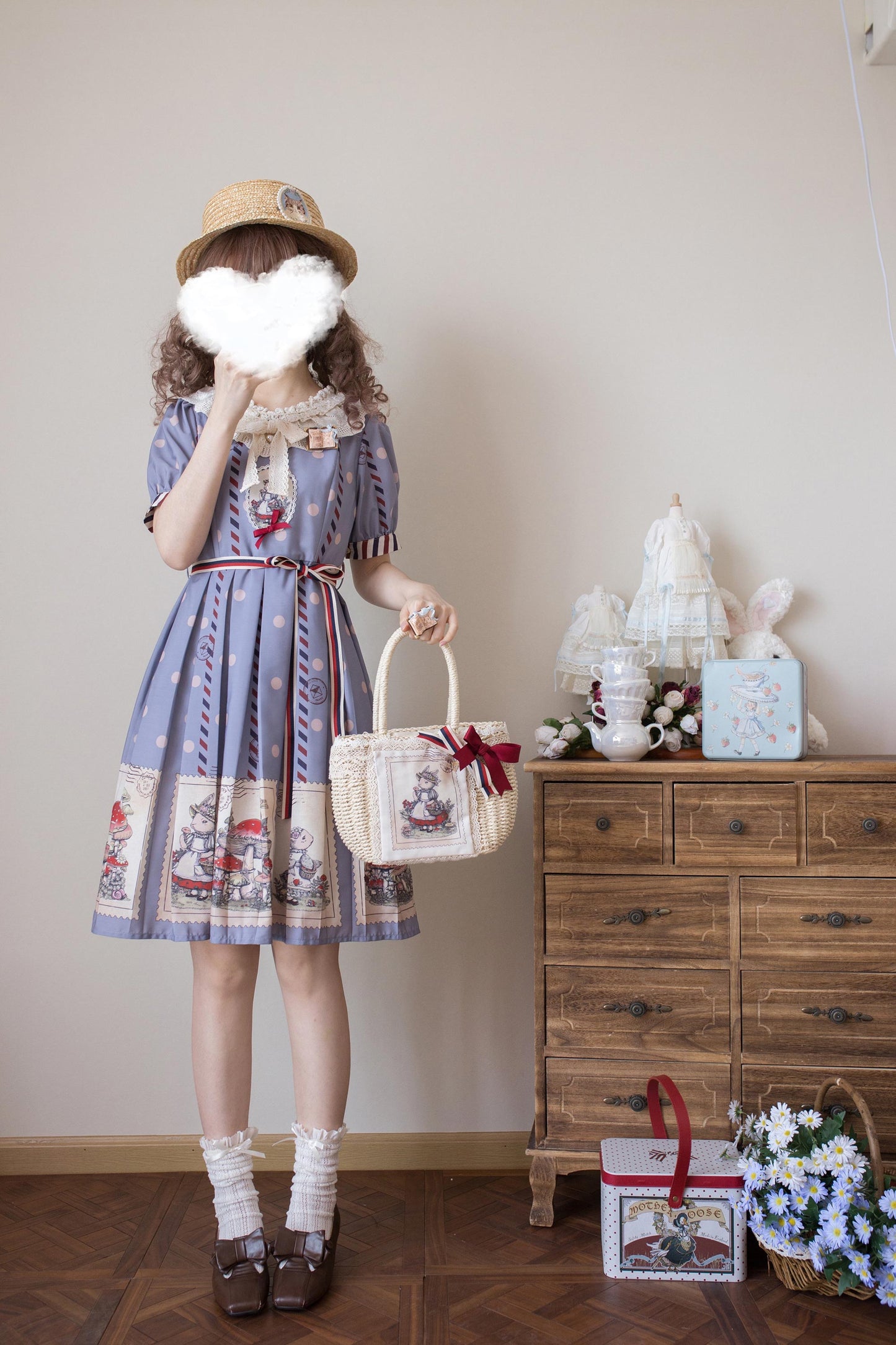 キノコとウサギの切手デザインワンピース