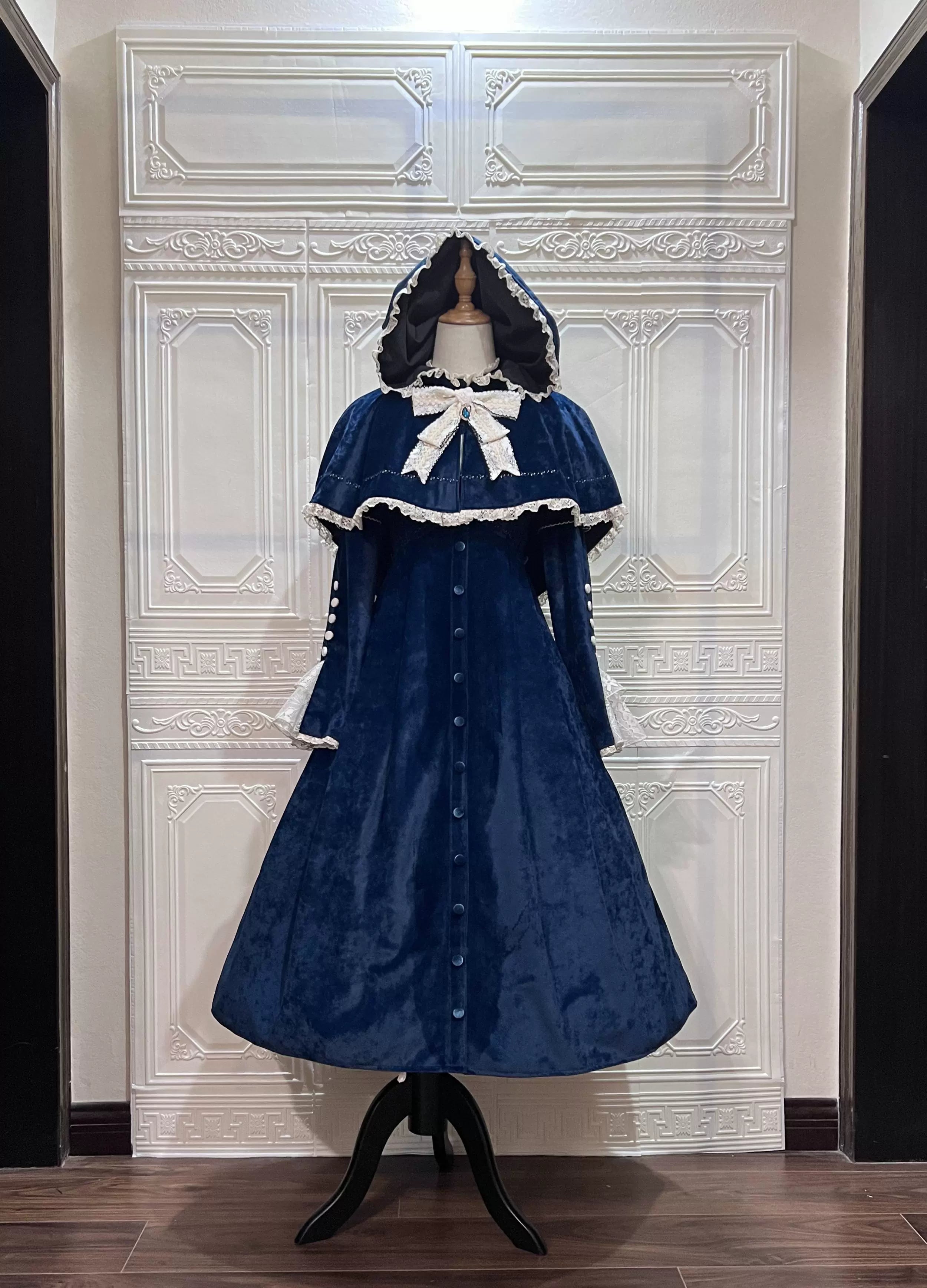 [Pre-orders available until 12/1] Suijaku stand-up collar velvet dress and cape