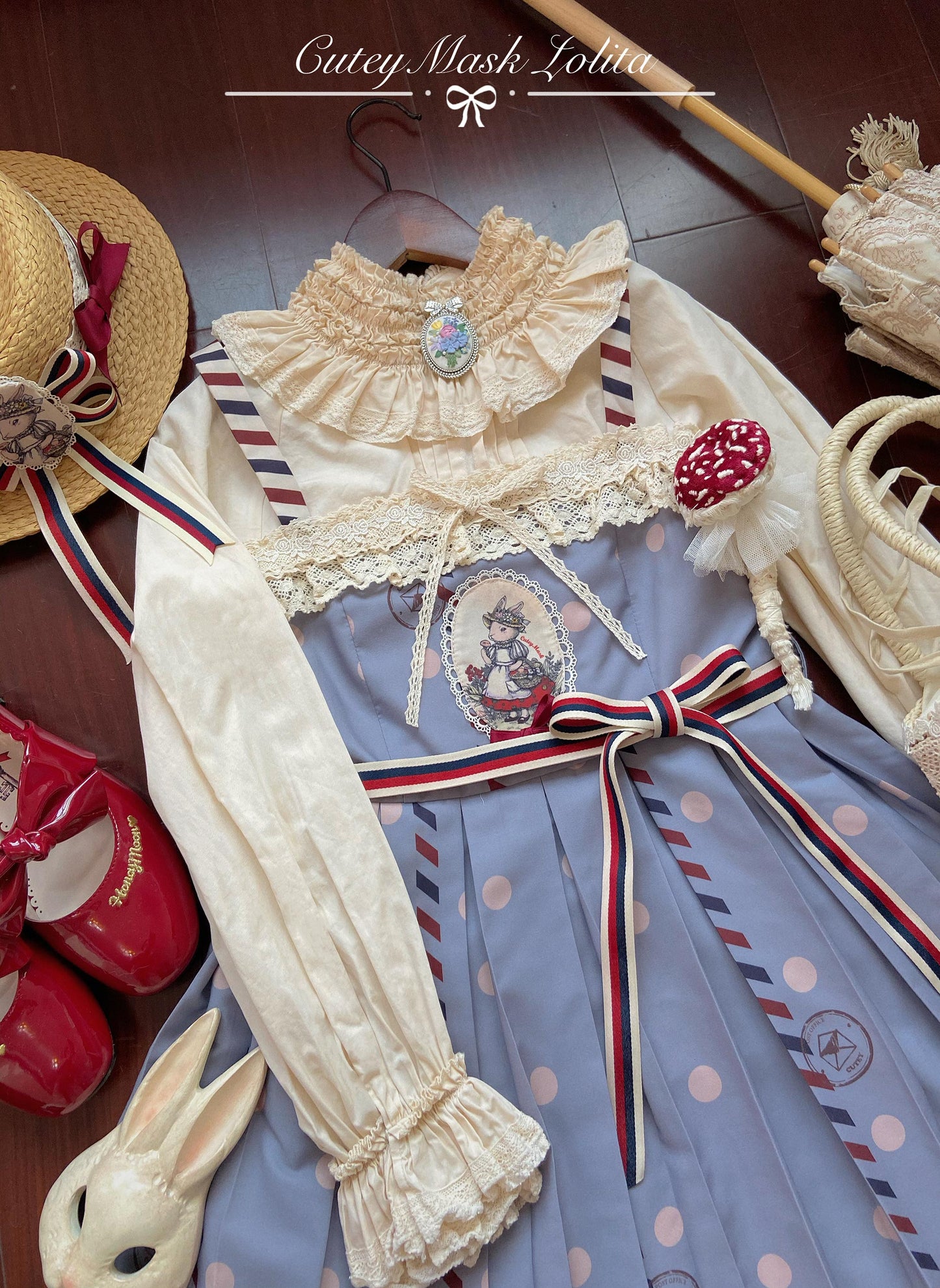 キノコとウサギの切手デザインジャンパースカート