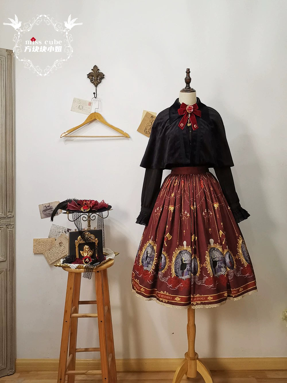 [Pre-orders available until 11/4] Magician's Classical Short Cape