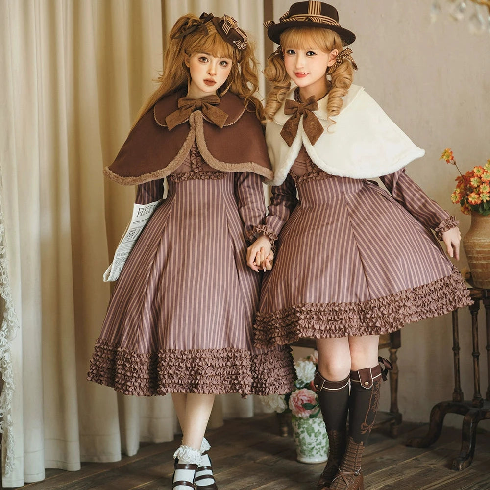 [Pre-orders available until 12/4] Classic Chocolat Stripe Short Cape