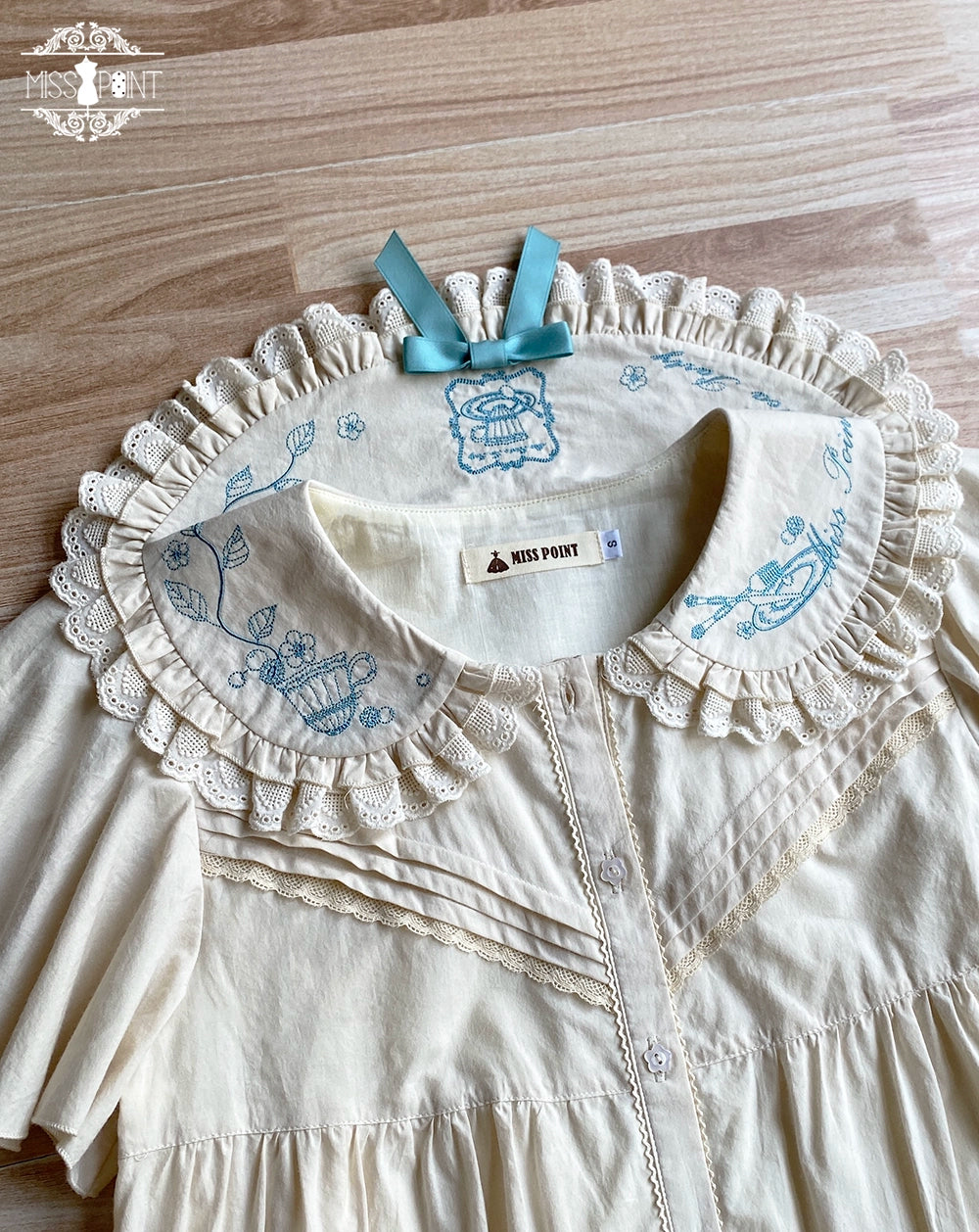 [Sales period ended] Picnic Tea Party Embroidered Blouse