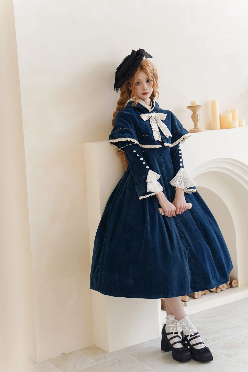 [Pre-orders available until 12/1] Suijaku stand-up collar velvet dress and cape
