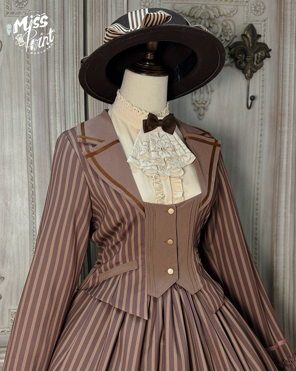 [Pre-orders available until 12/4] Classic Chocolat Stripe Short Jacket