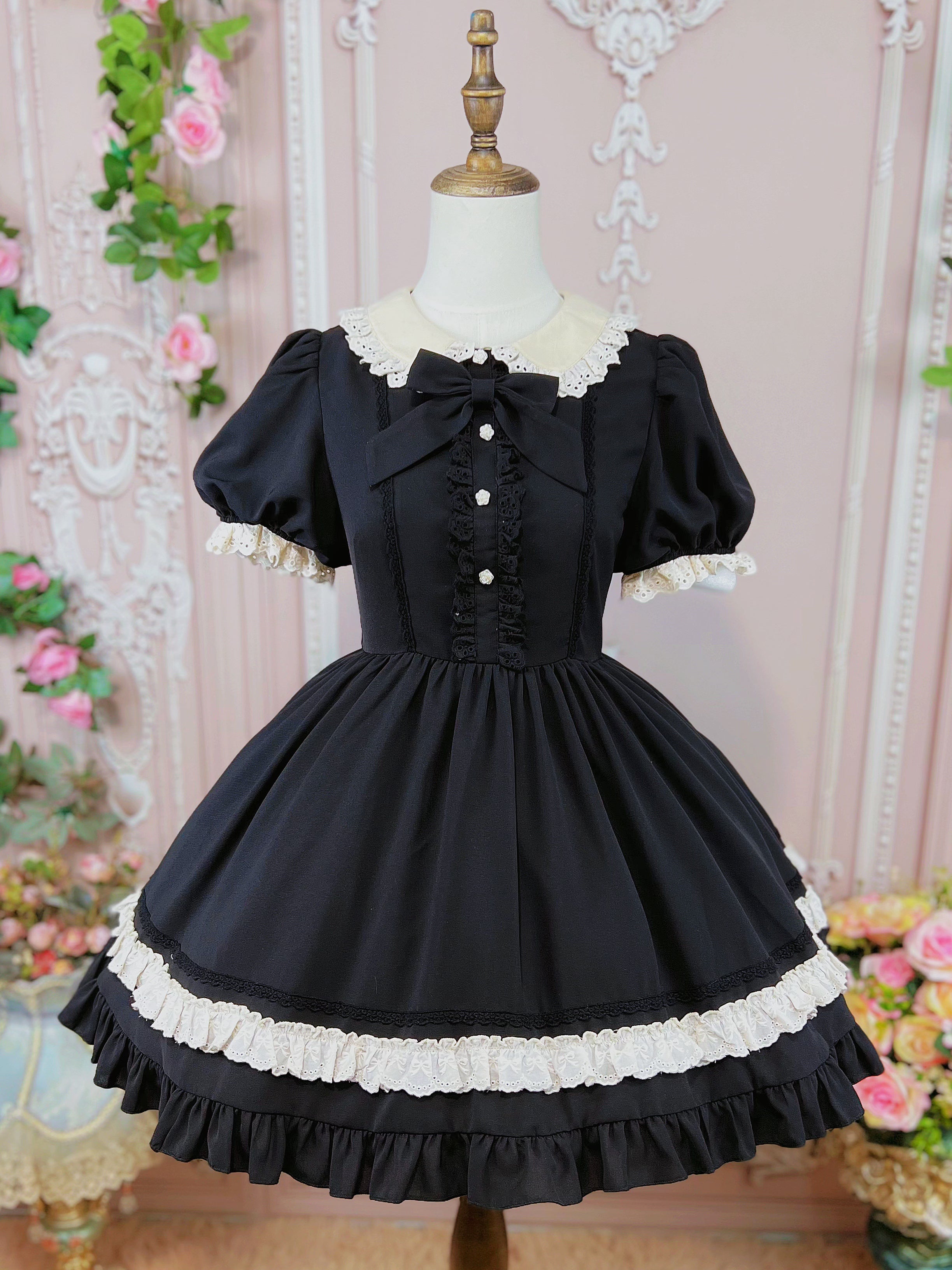 フリル襟の半袖メイドワンピース エプロン付き ショート丈