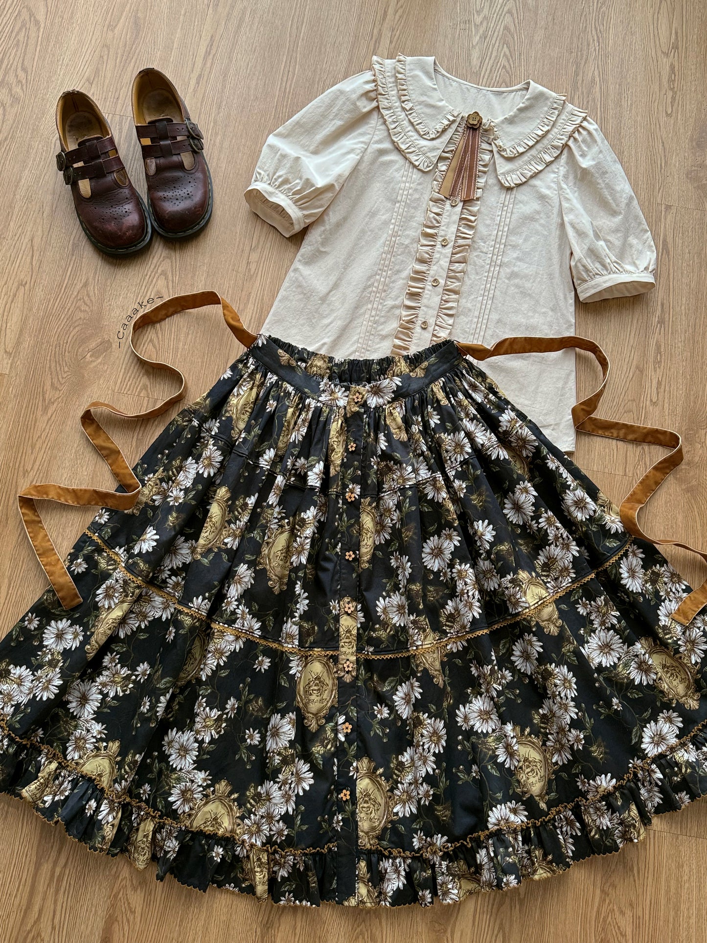 【受注予約10/8まで】Wild Daisies in the Garden 半袖ブラウス