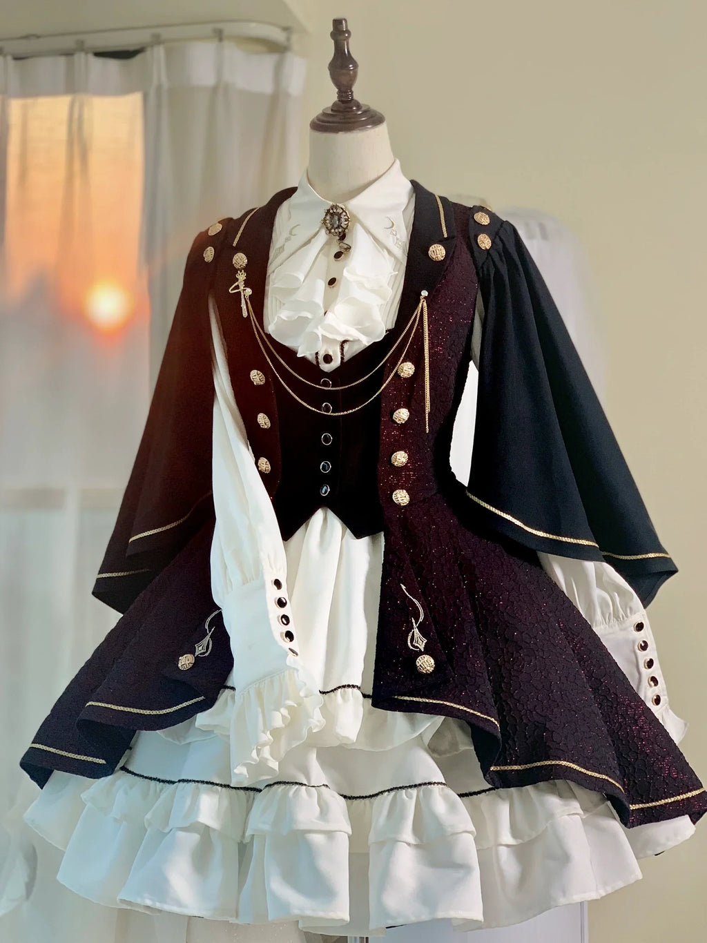 [Resale/Pre-orders until 10/16] Fallen Moon Law Vest with Cape