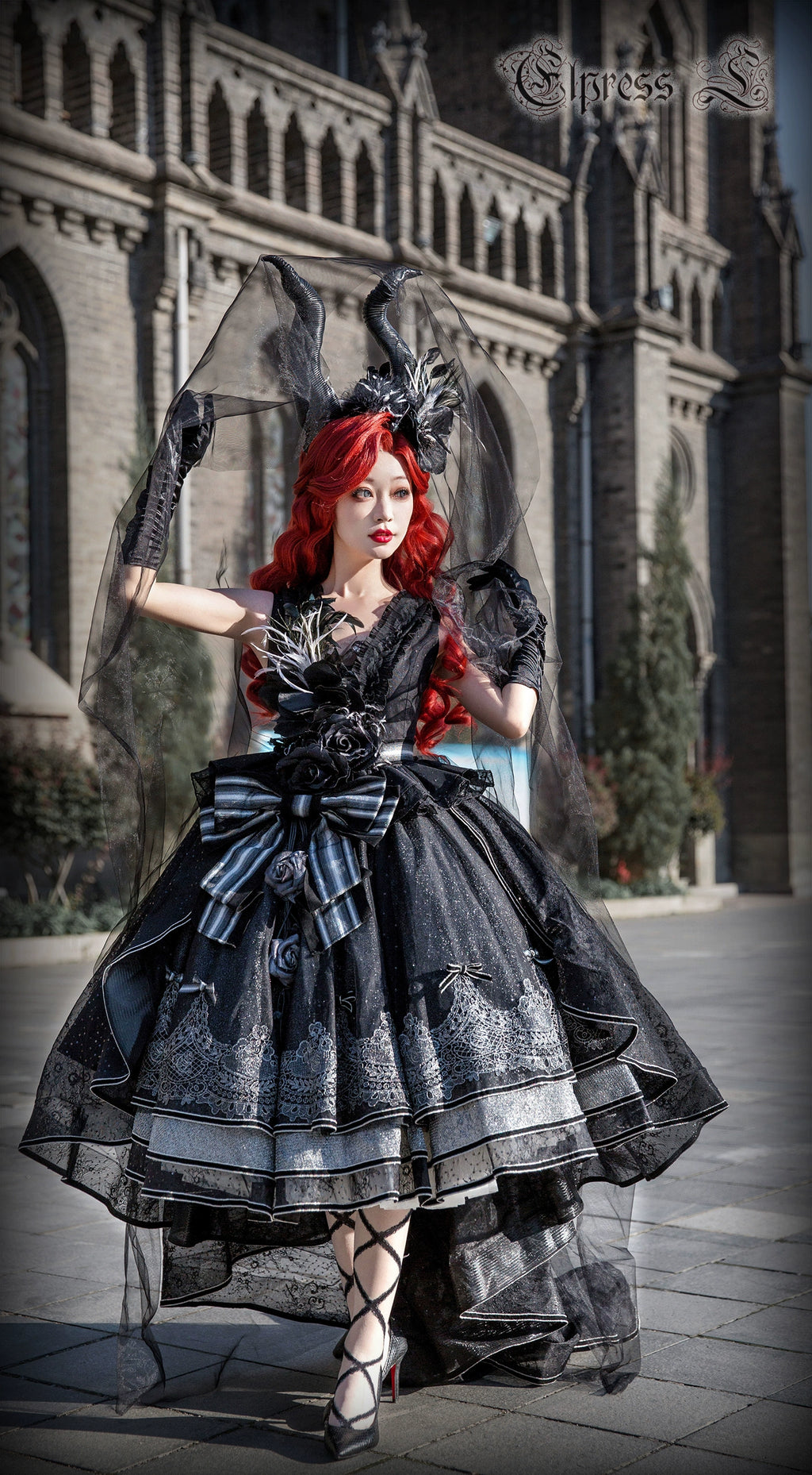 Rose Throne A dress with sparkling ribbons and flowers