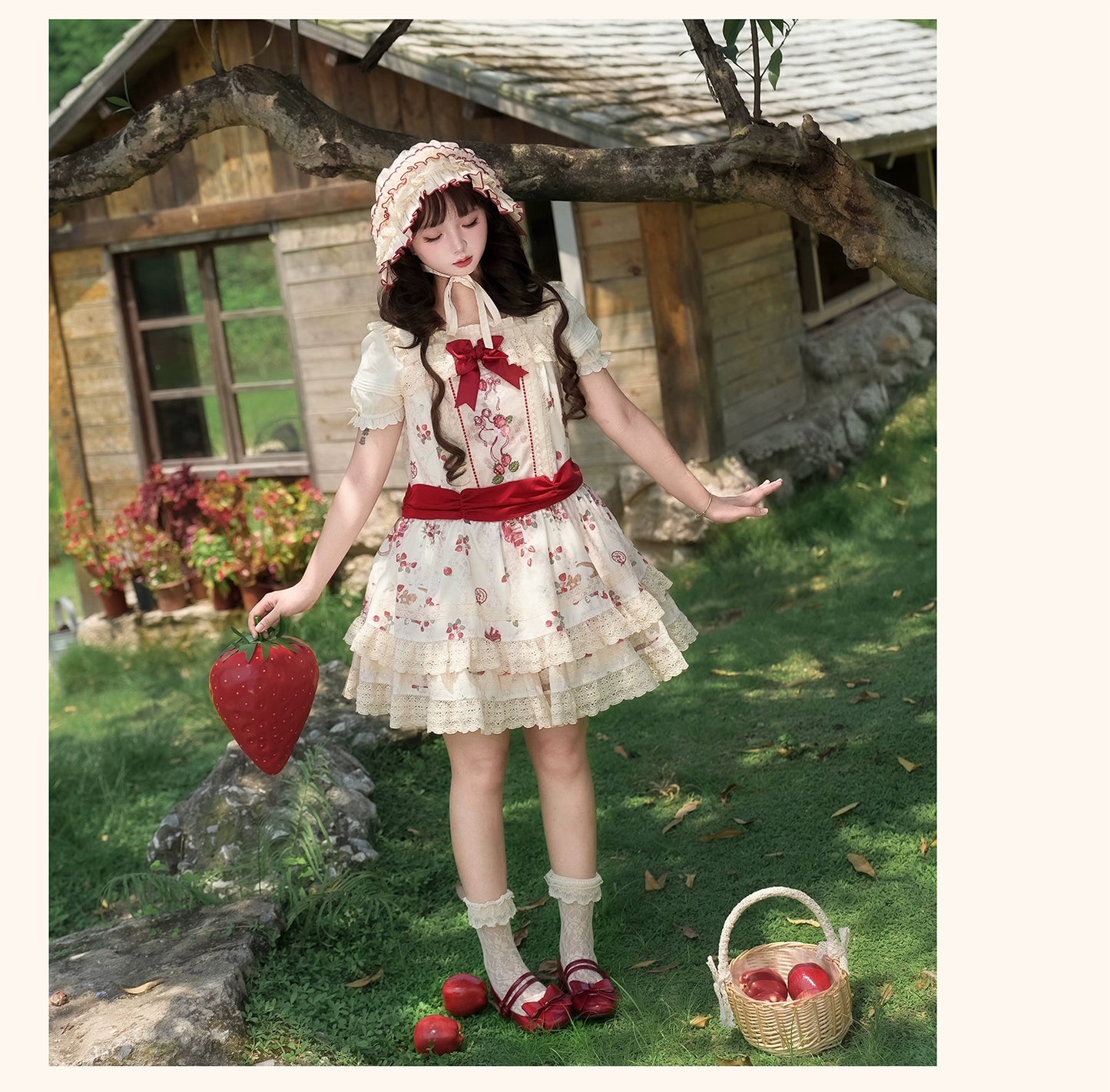 【受注予約8/14まで】 Strawberry Whisper プリントジャンパースカート