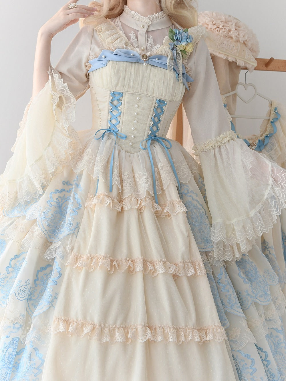 【受注予約9/25まで】Noble Garden 刺繍ジャンパースカート