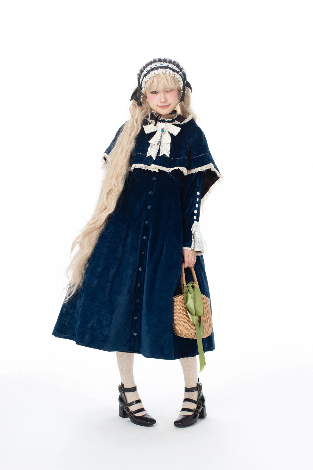 [Pre-orders available until 12/1] Suijaku stand-up collar velvet dress and cape