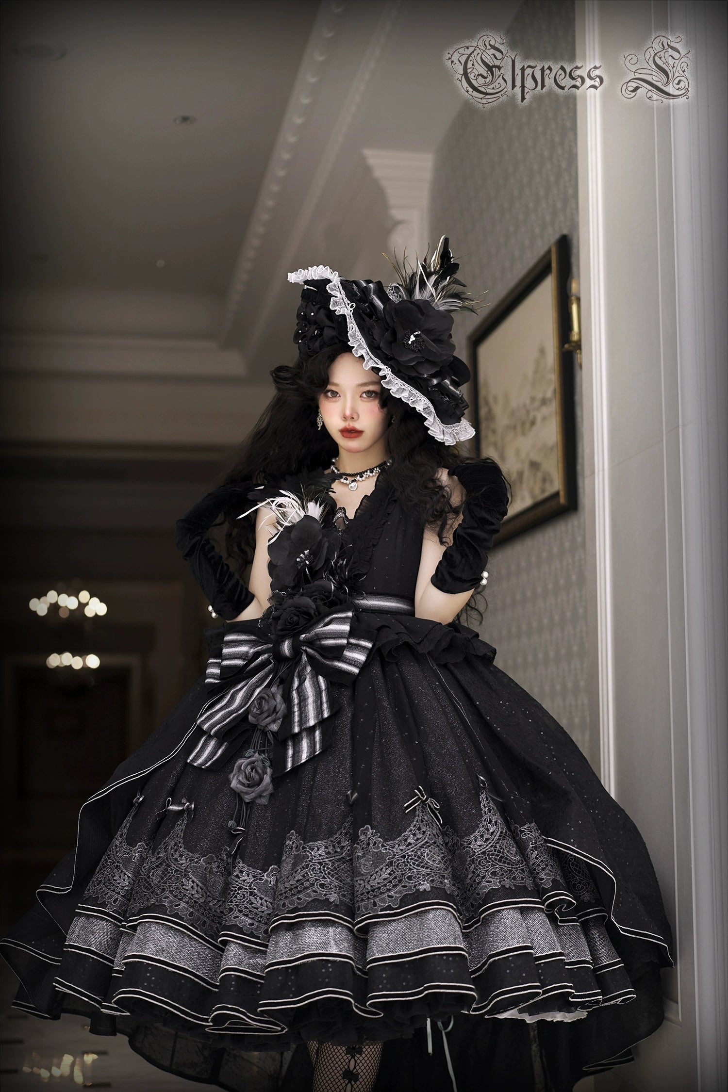 Rose Throne A dress with sparkling ribbons and flowers