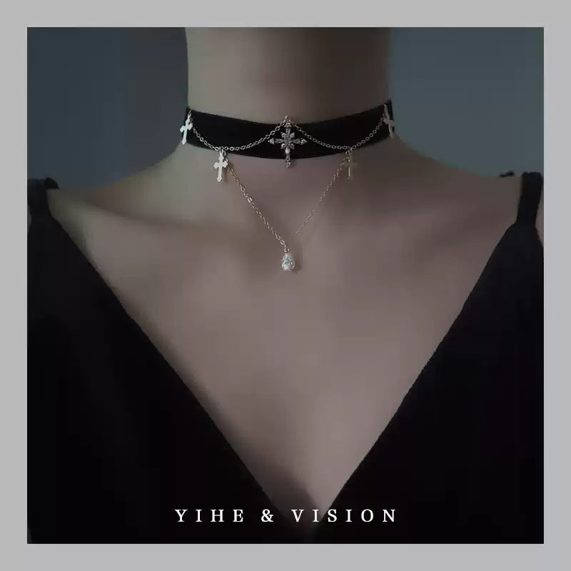 【BlackVelvet】ベルベット×CZクロスチョーカー | Dark Romance 纏うほどに美しい、ベルベット×クロスのチョーカー