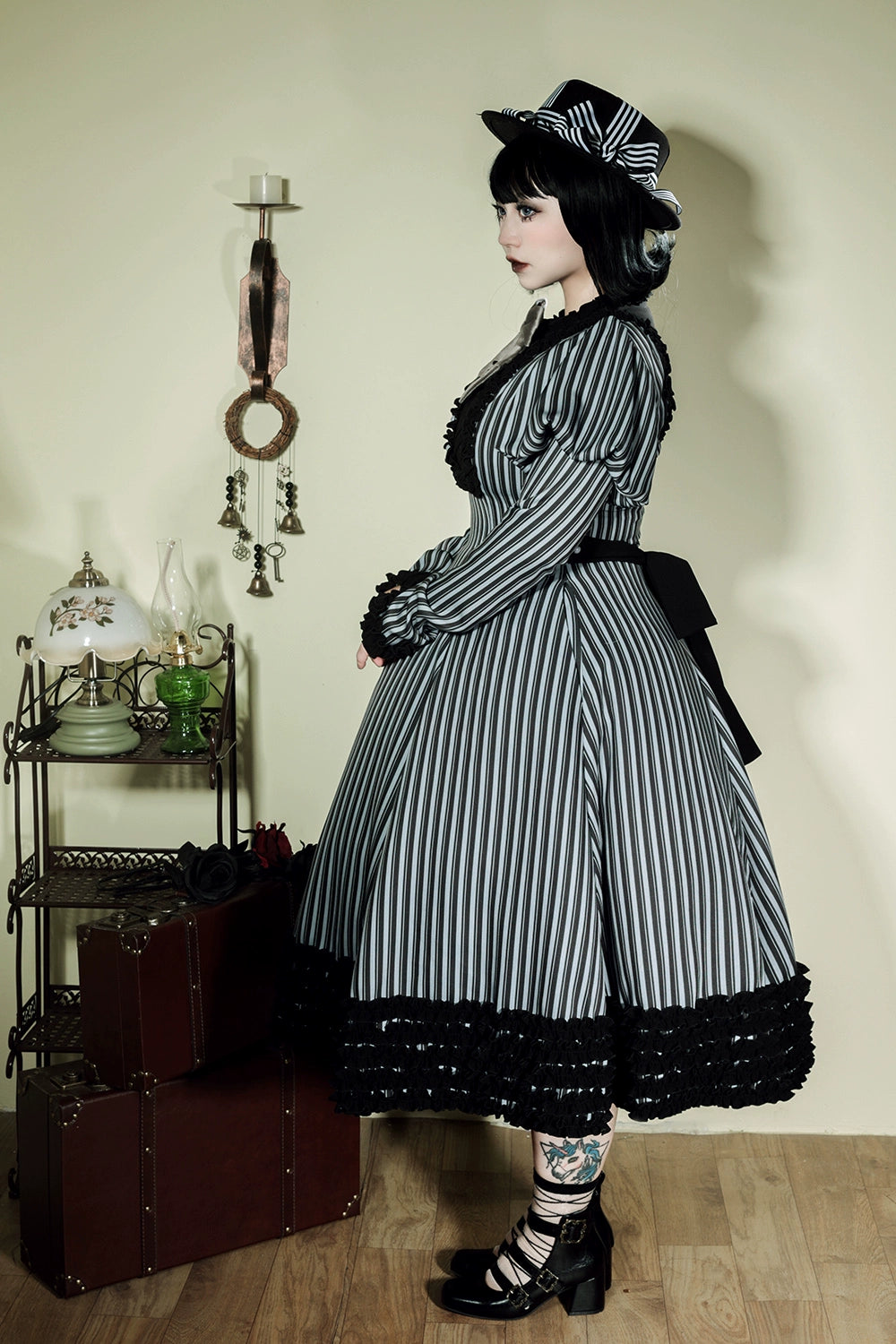 [Pre-orders available until 12/4] Classic Chocolat Stripe Long Dress