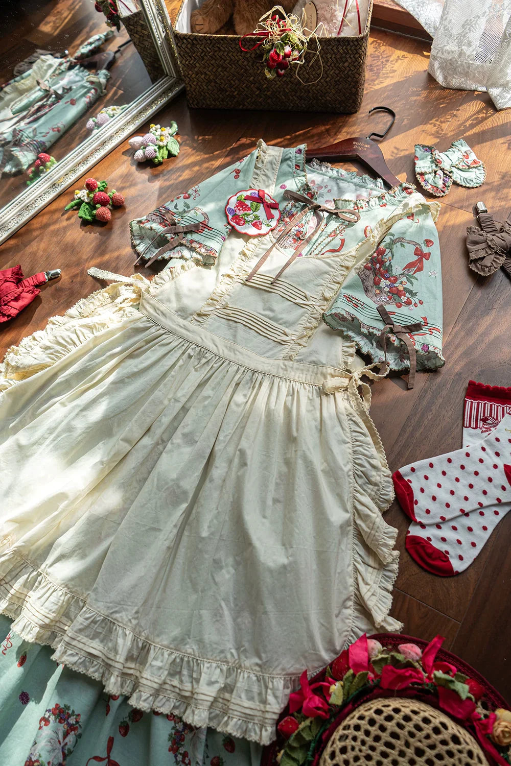 Picnic Basket Apron