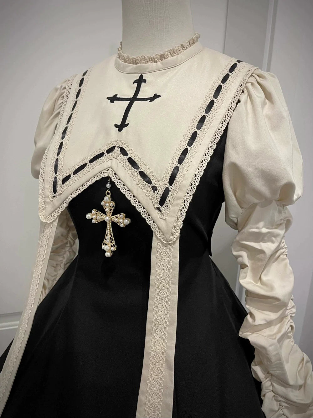 [Resale/Pre-orders until 10/16] Pray on a Moonlight Night Dress, Black x Off-White, Short Length