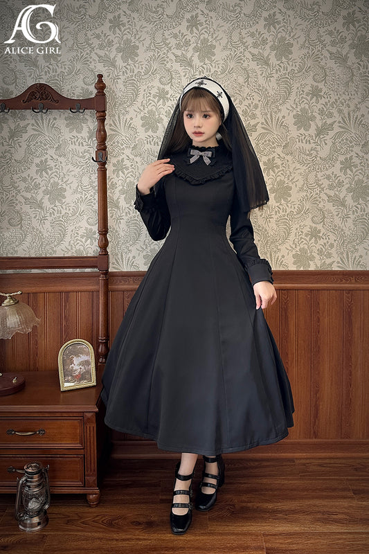 [Sale period ended] Little Black embroidered long dress and cape