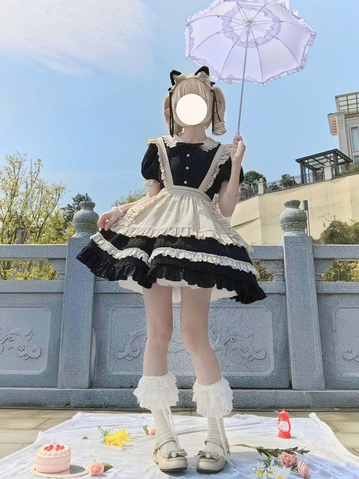 フリル襟の半袖メイドワンピース エプロン付き ショート丈