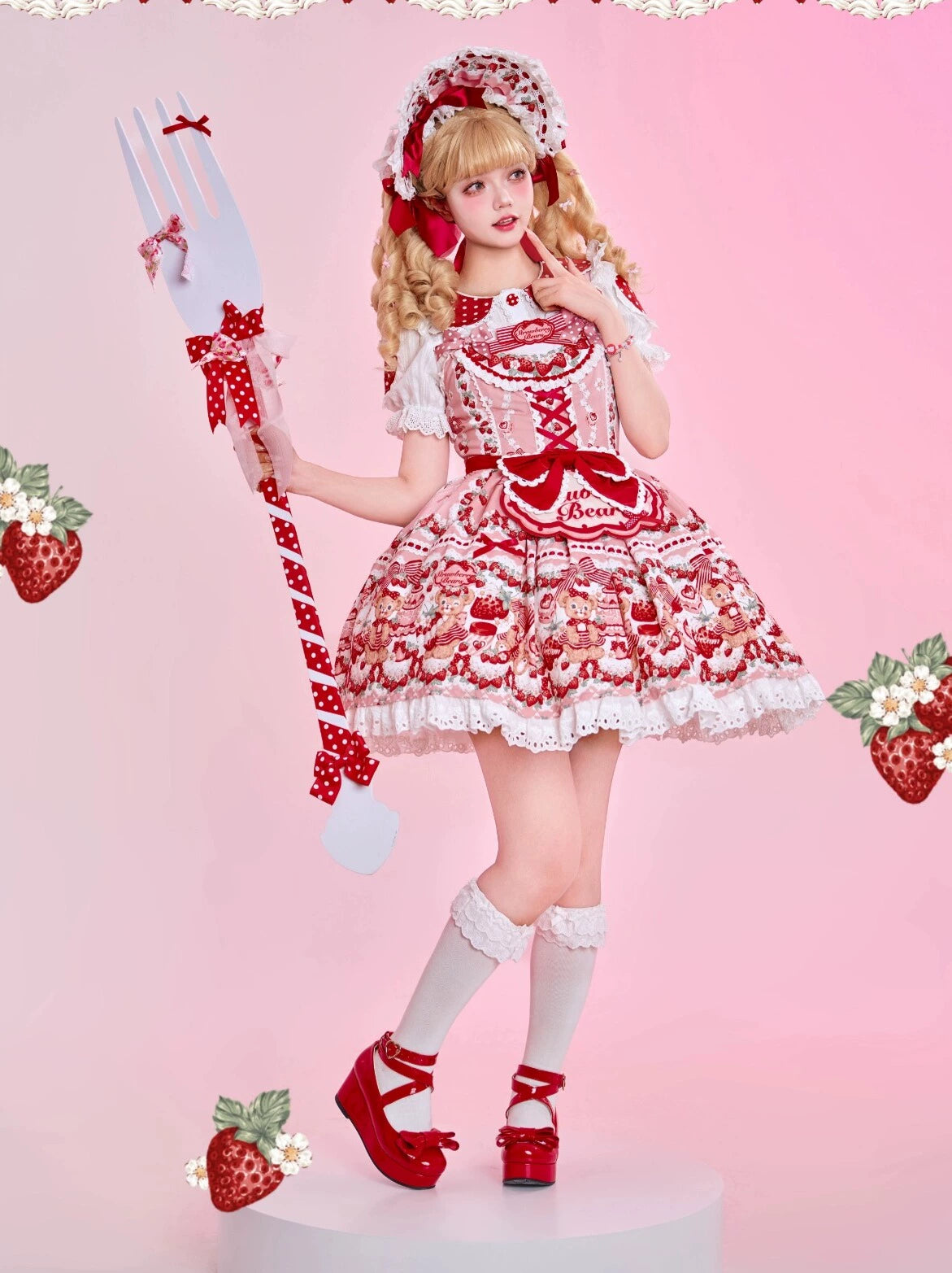 [Pre-orders available until 8/28] Bear Strawberry Garden Jumper Skirt