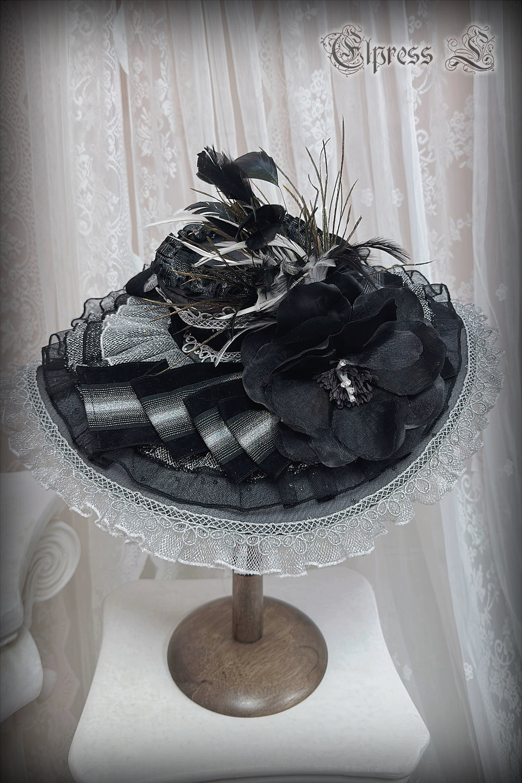 [Only available with simultaneous purchase] Rose Throne hat, arm sleeves and other accessories
