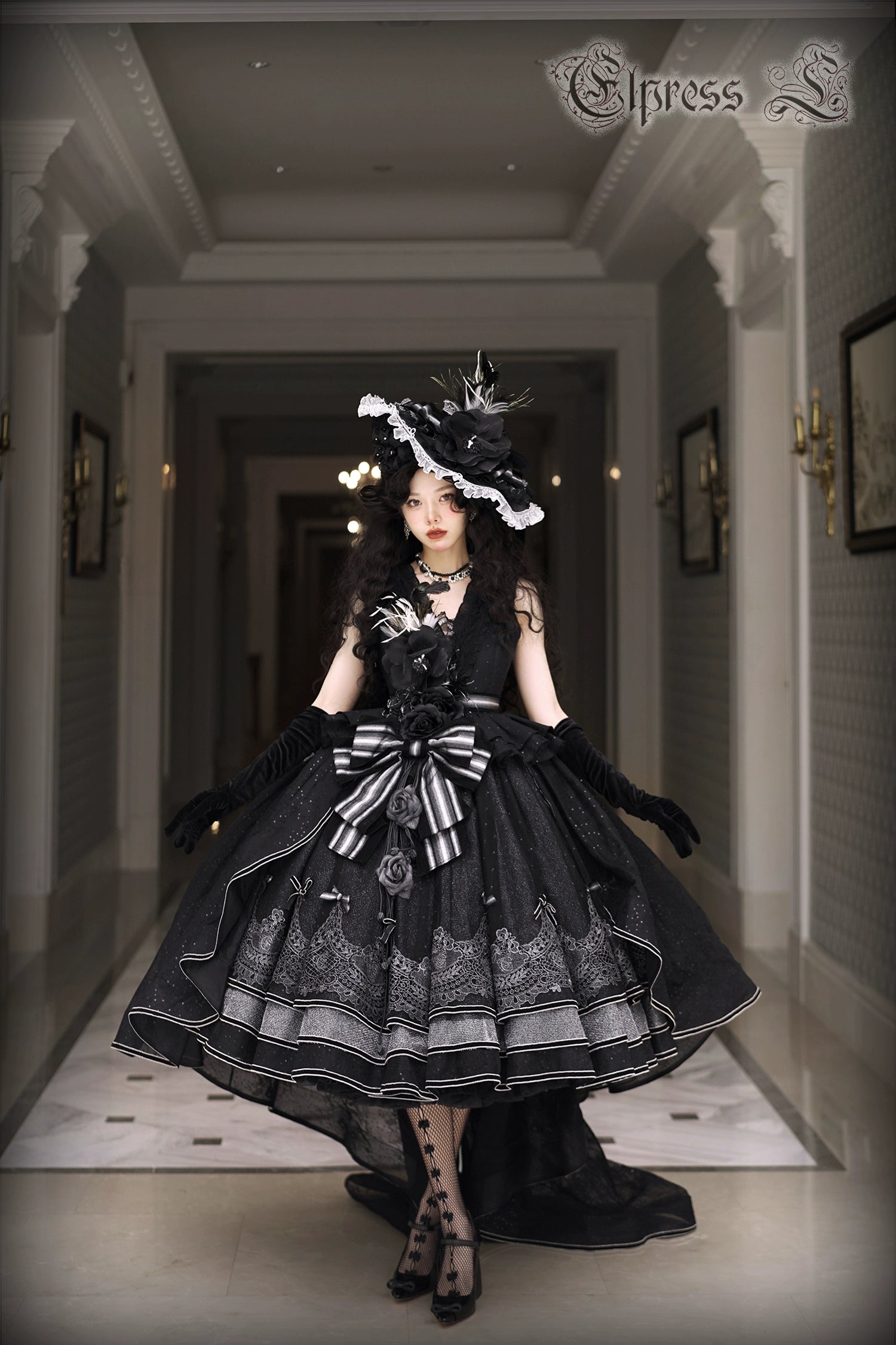 Rose Throne A dress with sparkling ribbons and flowers