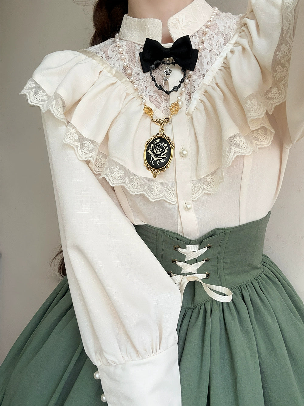 【予約販売】Sketch Wild Rose フリルスタンドカラーブラウス
