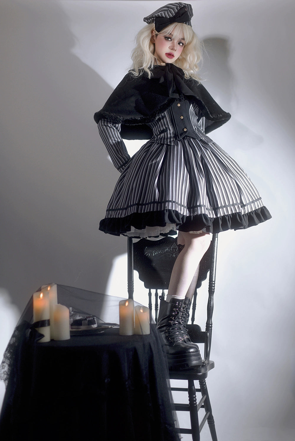[Pre-orders available until 12/4] Classic Chocolat Stripe Short Cape