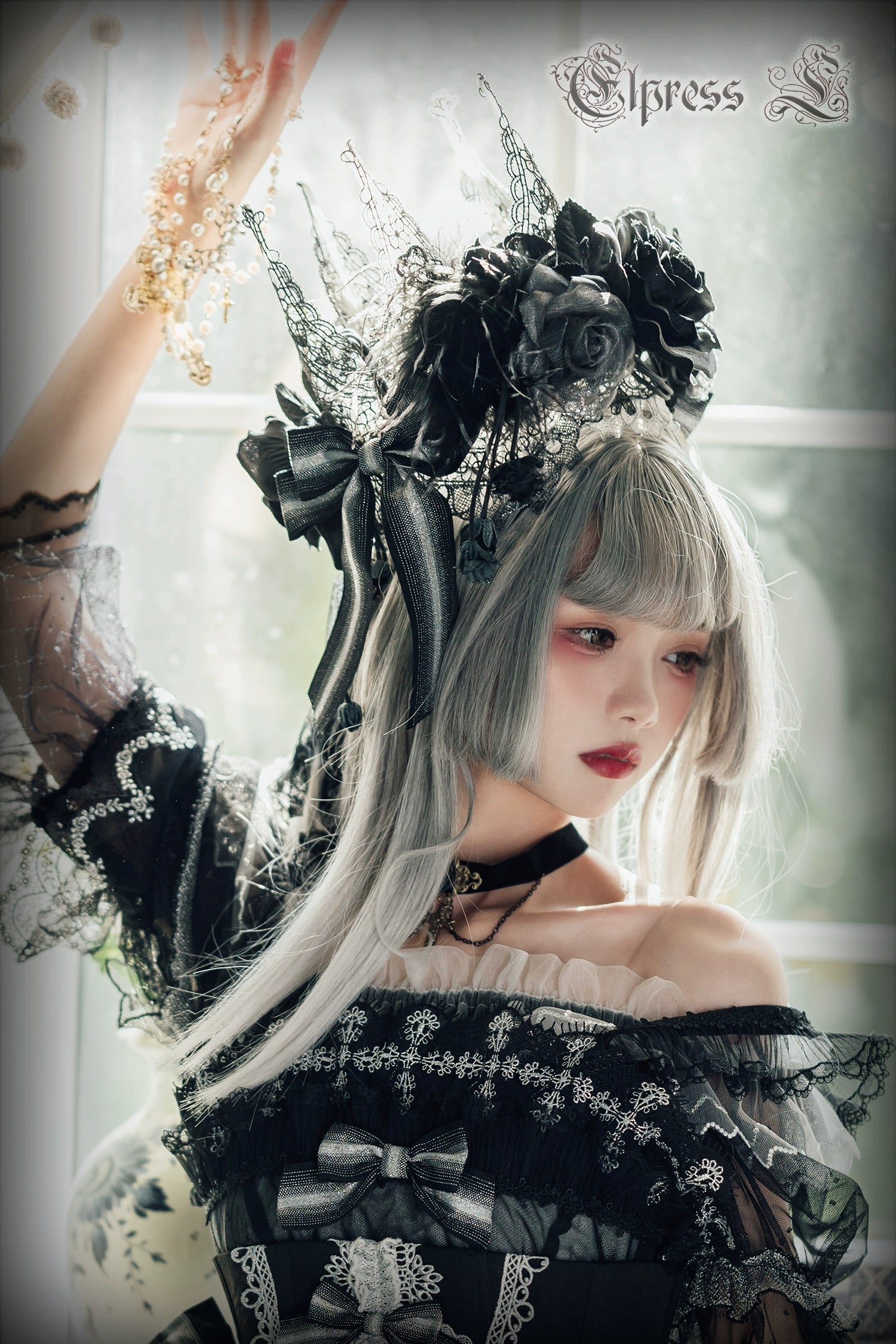 [Only available with simultaneous purchase] Rose Throne hat, arm sleeves and other accessories