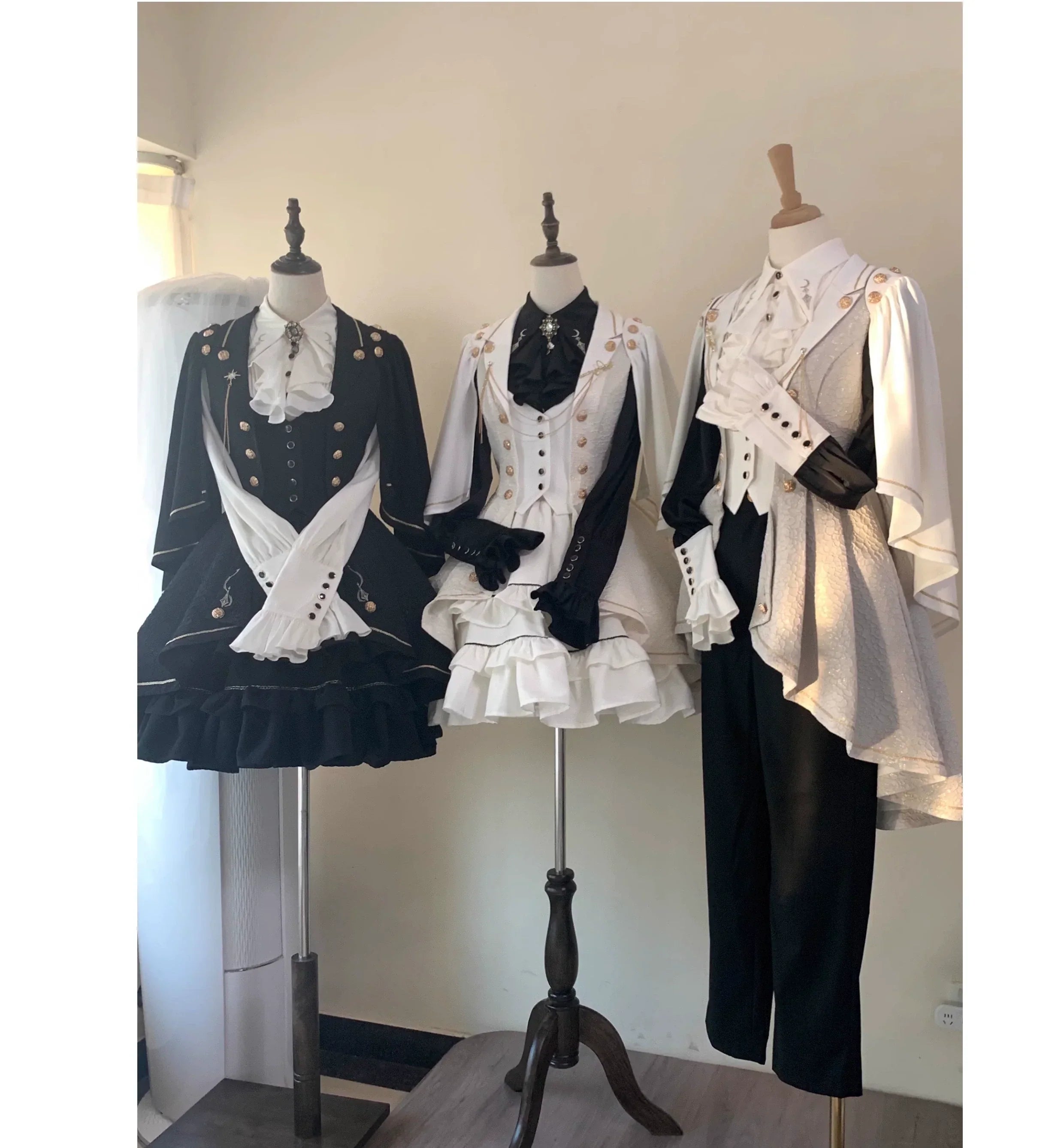 [Resale/Pre-orders until 10/16] Fallen Moon Law Vest with Cape
