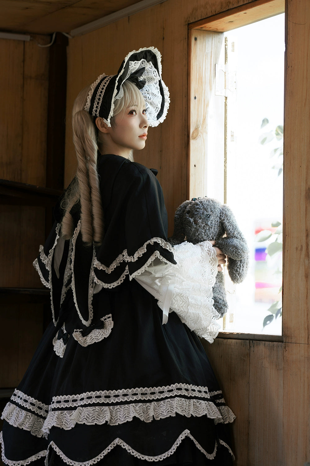 【予約販売】Antique Petal Rabbit うさ耳付きケープ
