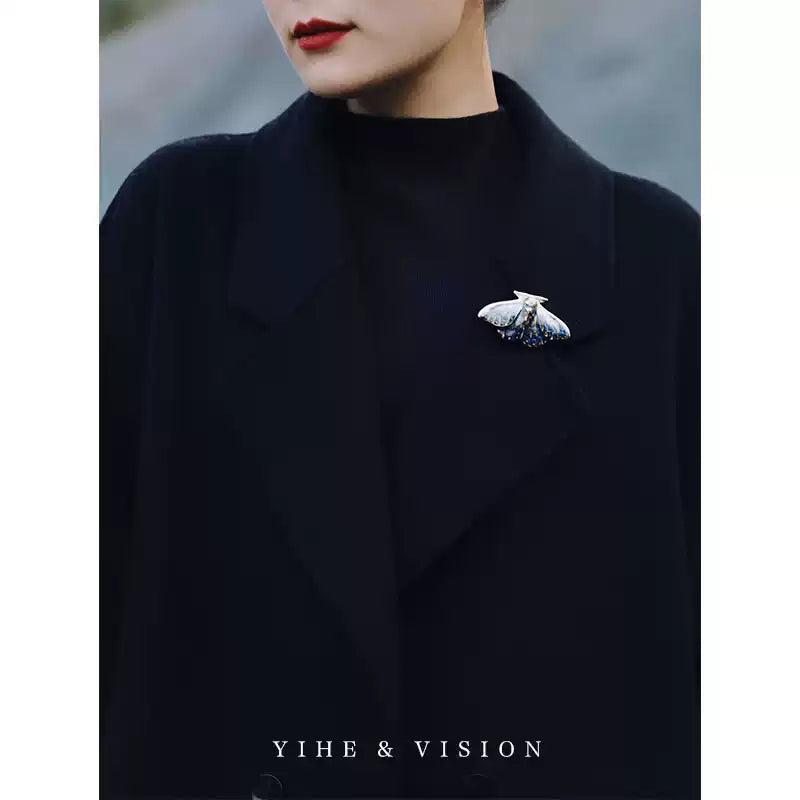 【藍凌蛾 LanLingE】陶磁器ブローチ | Midnight Moth コートピン 個性派・ヴィンテージ蛾モチーフ