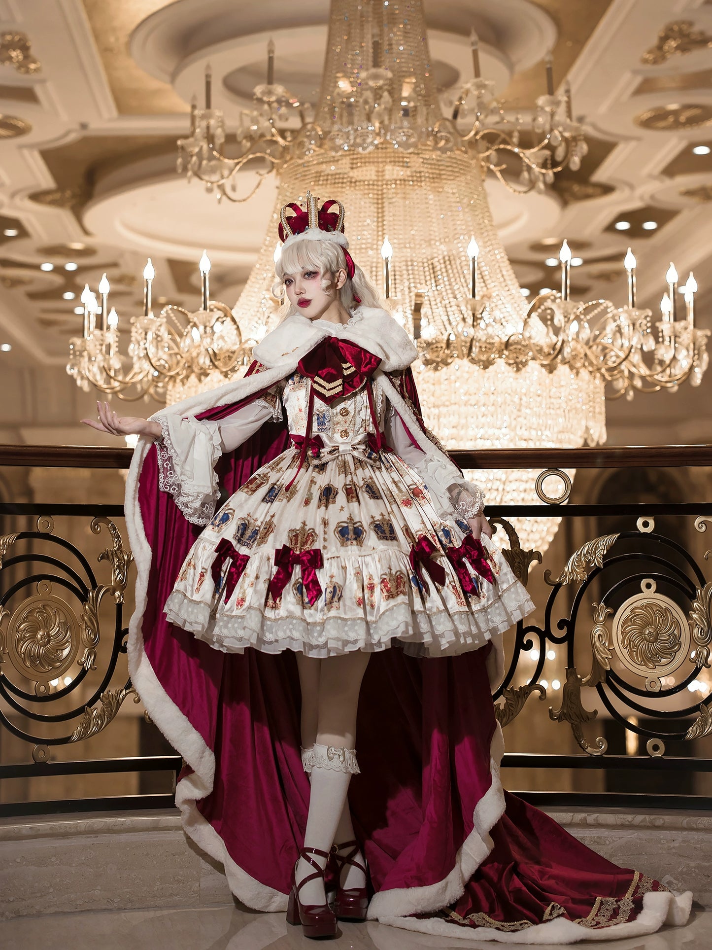 [Pre-orders available until 9/15] Star Crown Crimson Luxury Cloak