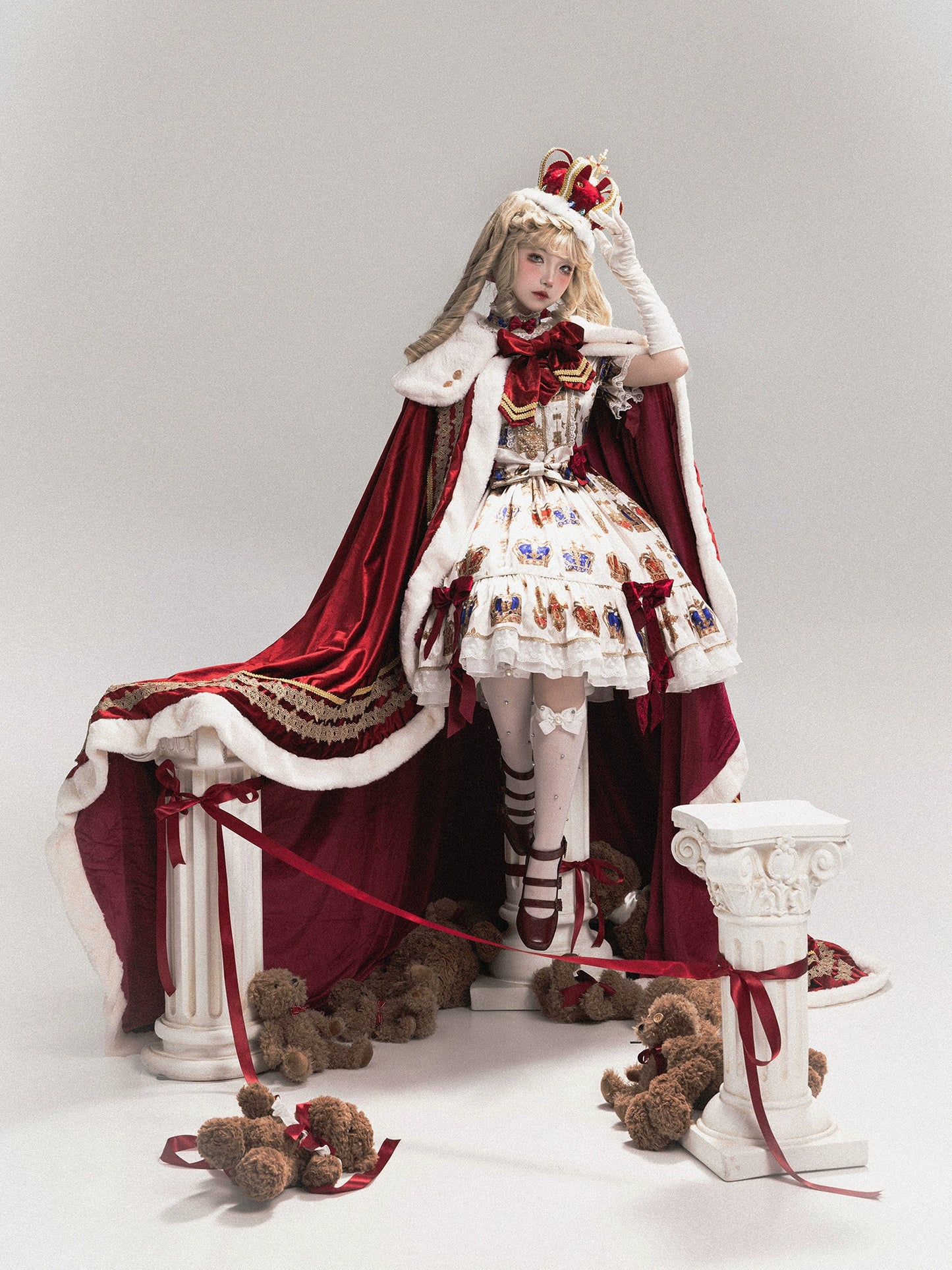 [Pre-orders available until 9/15] Star Crown Crimson Luxury Cloak