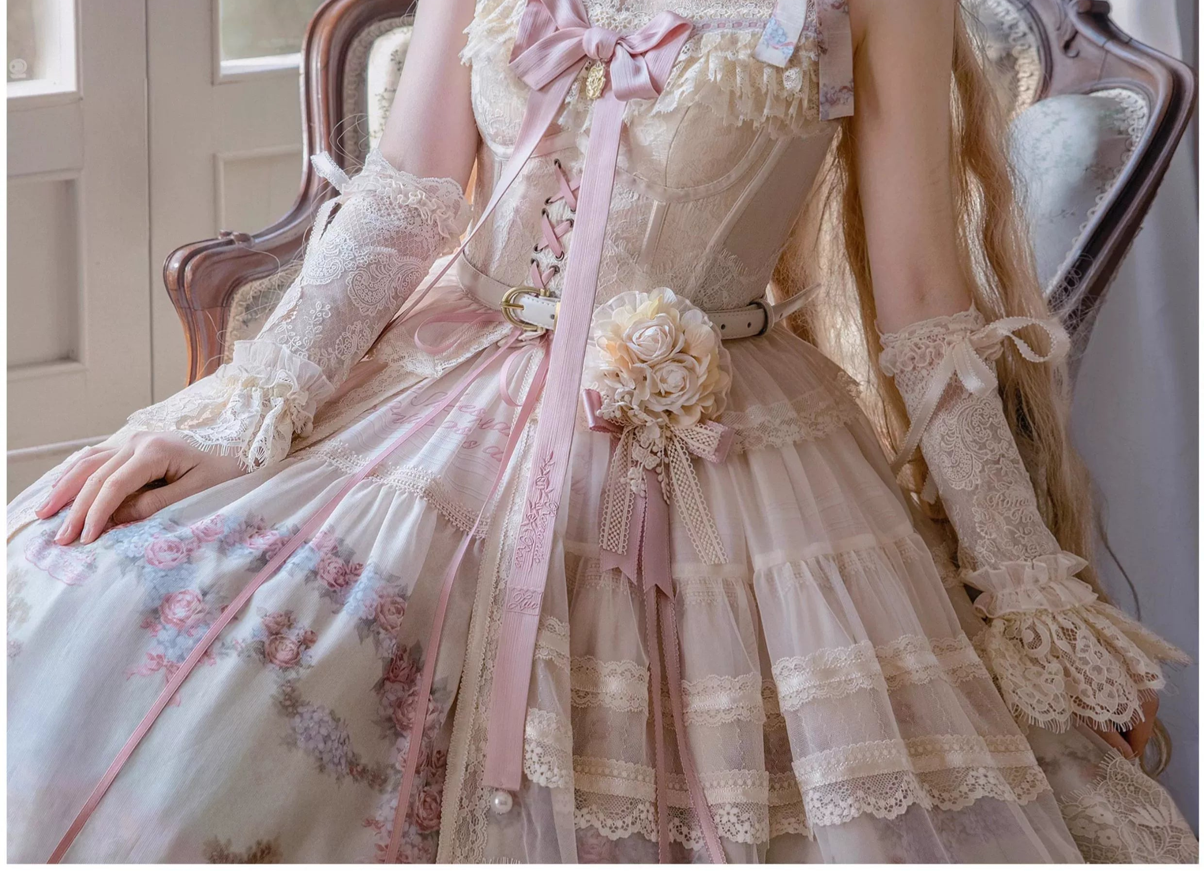 Simultaneous purchase only [Pre-orders until 2/26] Romantic Rose Arm Sleeve