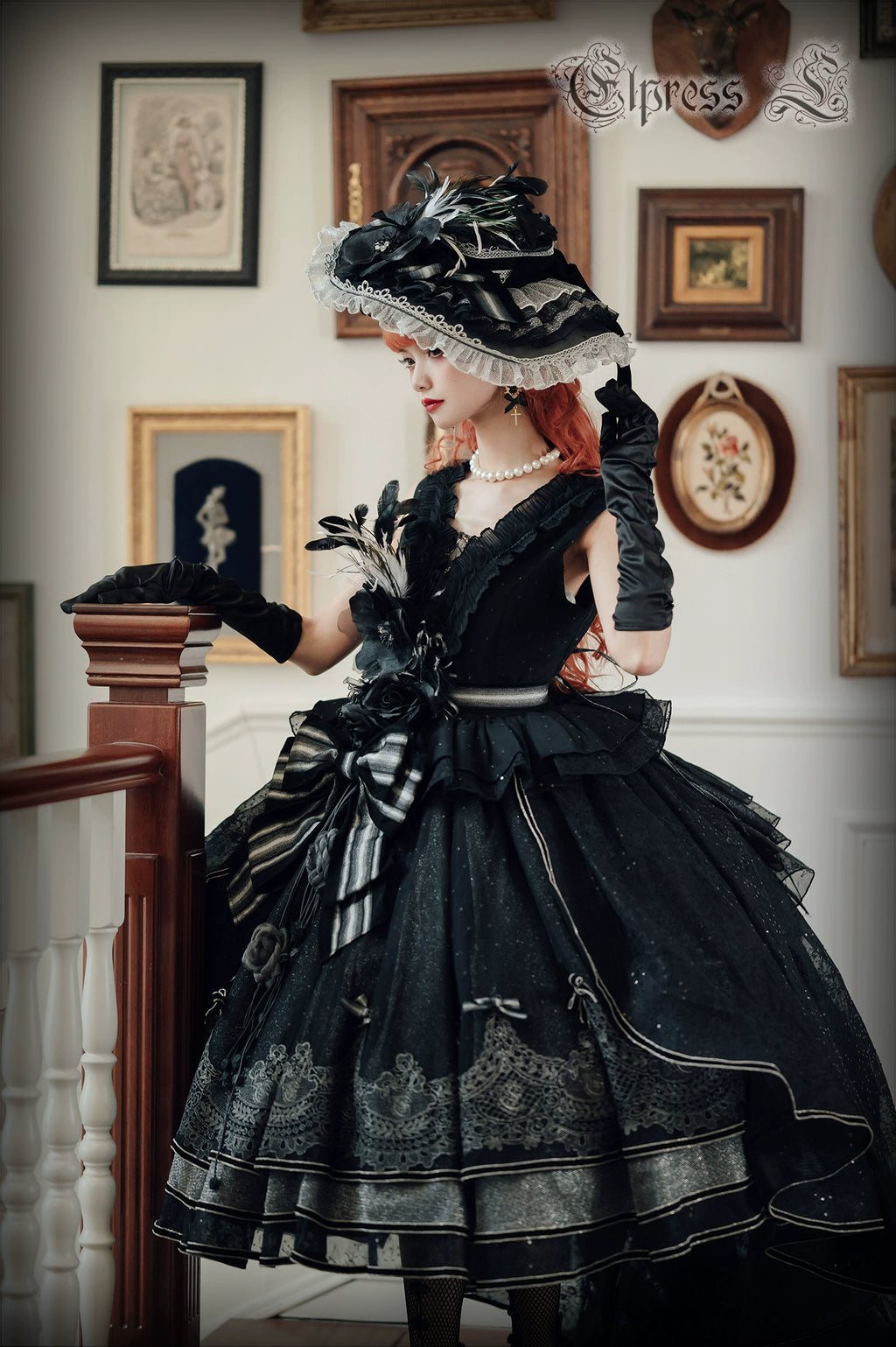 Rose Throne A dress with sparkling ribbons and flowers