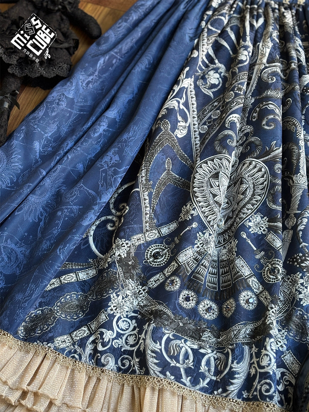 [Pre-orders available until 12/12] Eye of Horus Print Skirt, Corset Type