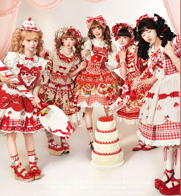 【受注予約11/18まで】Strawberry Cake Guide サスペンダースカート