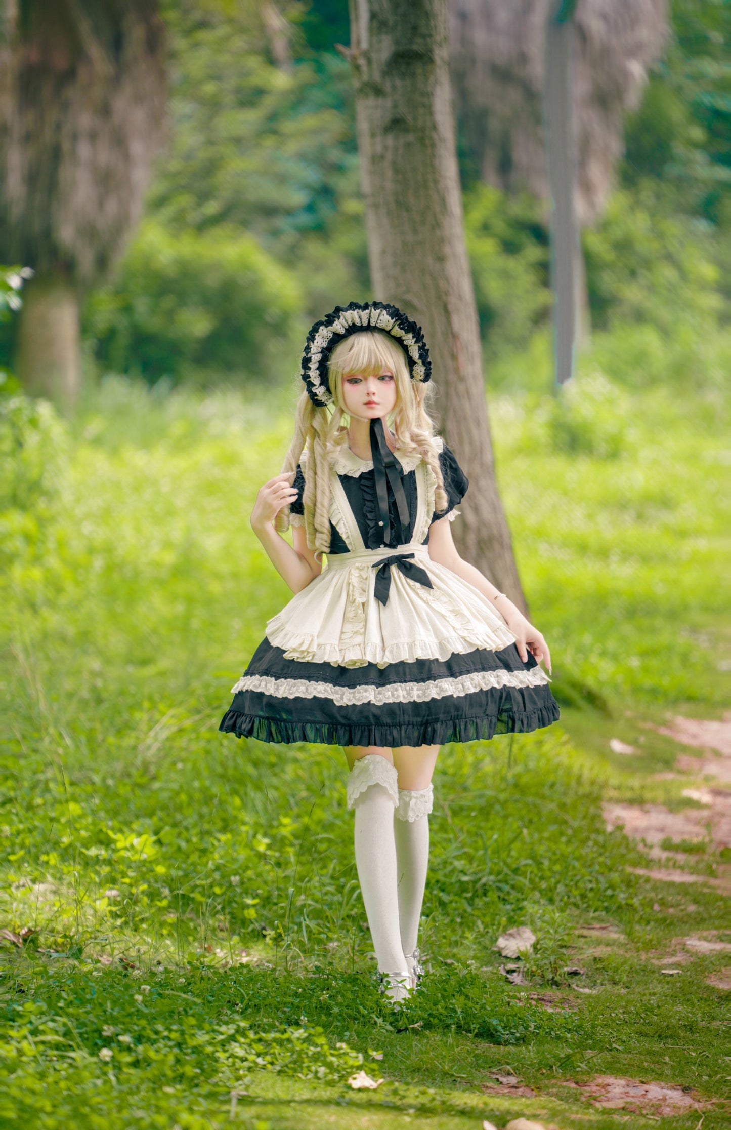 フリル襟の半袖メイドワンピース エプロン付き ショート丈