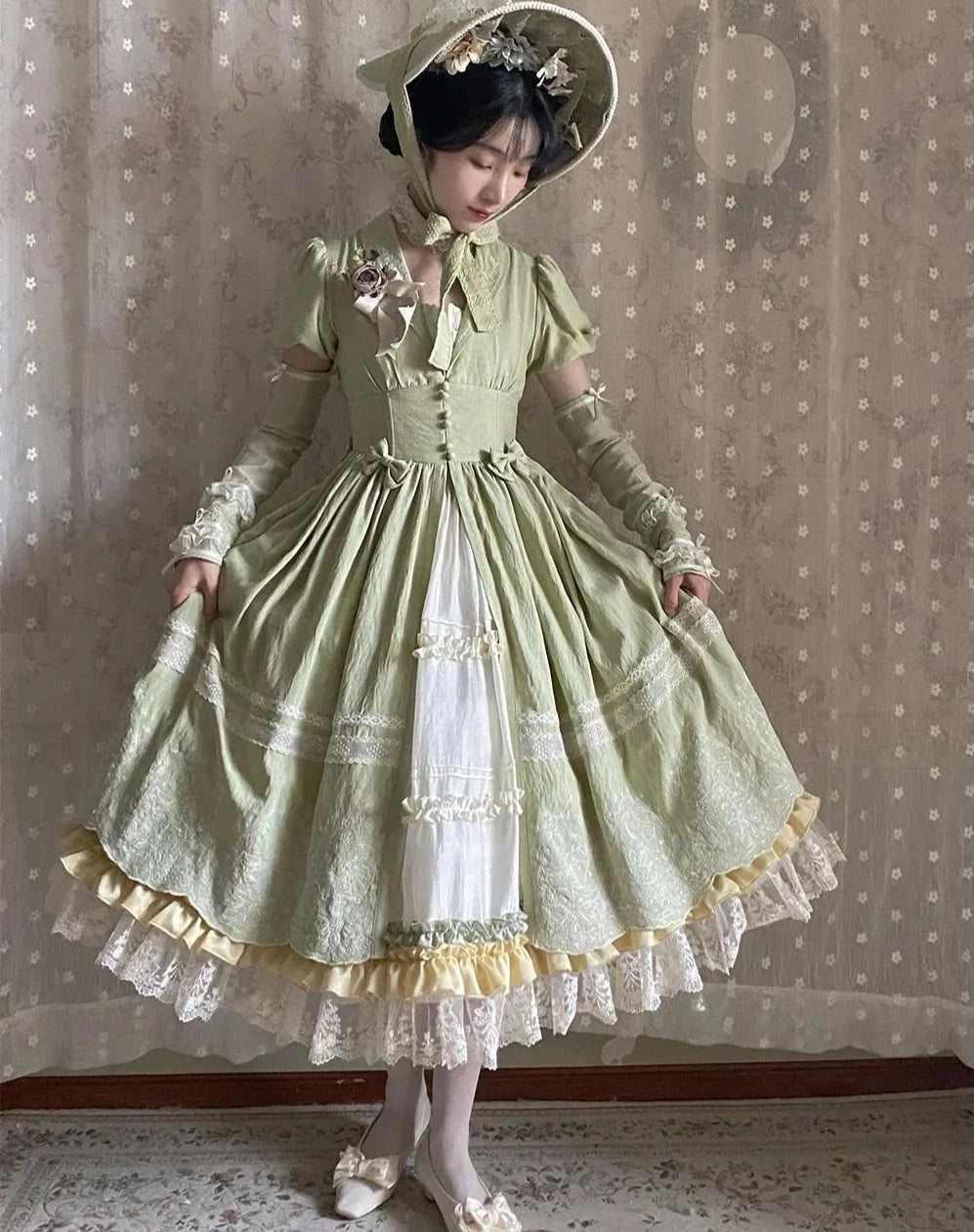 Fourteen-line poem One-piece dress with inner skirt
