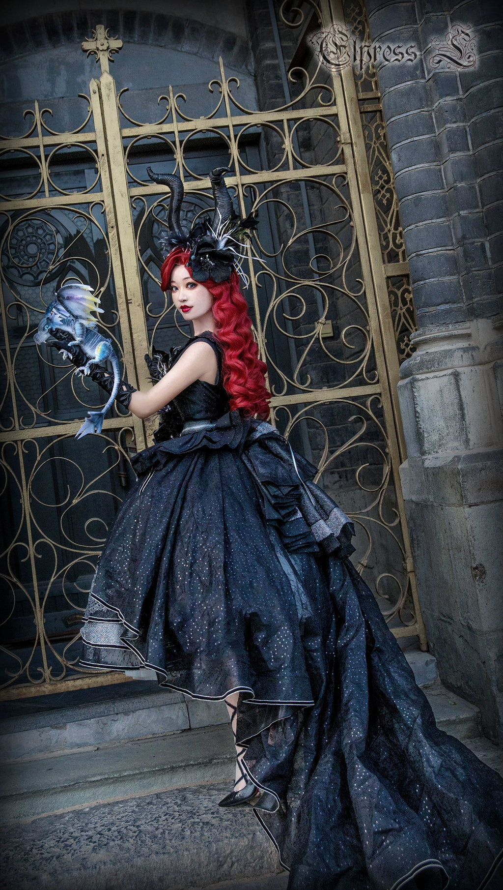 Rose Throne A dress with sparkling ribbons and flowers