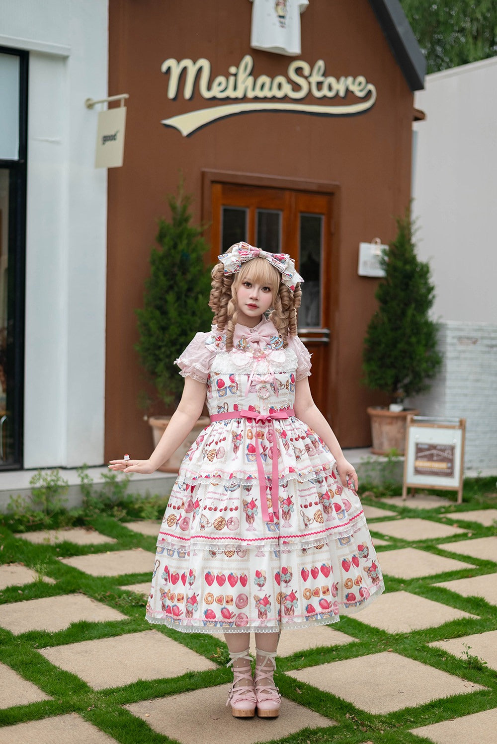 【受注予約6/24まで】Strawberry Parfait Tea プリントジャンパースカート