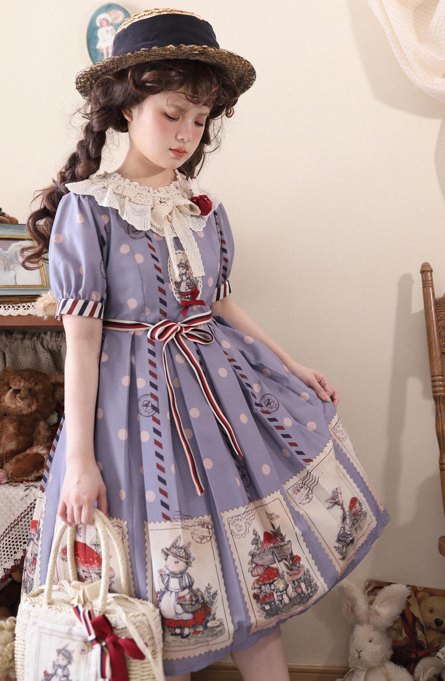 キノコとウサギの切手デザインワンピース